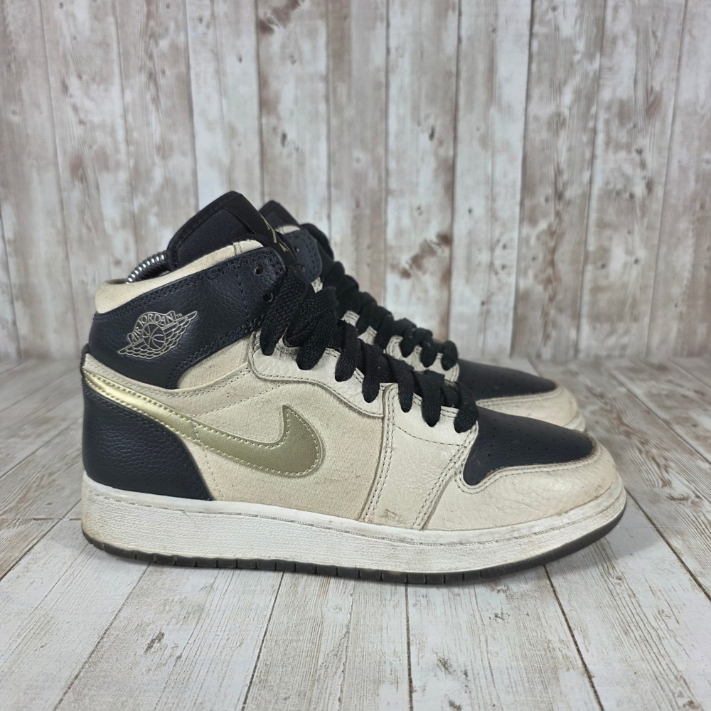 Air Jordan 1 Mid SE Older Kids‎ Sneakers Beige Black Gold Shoes